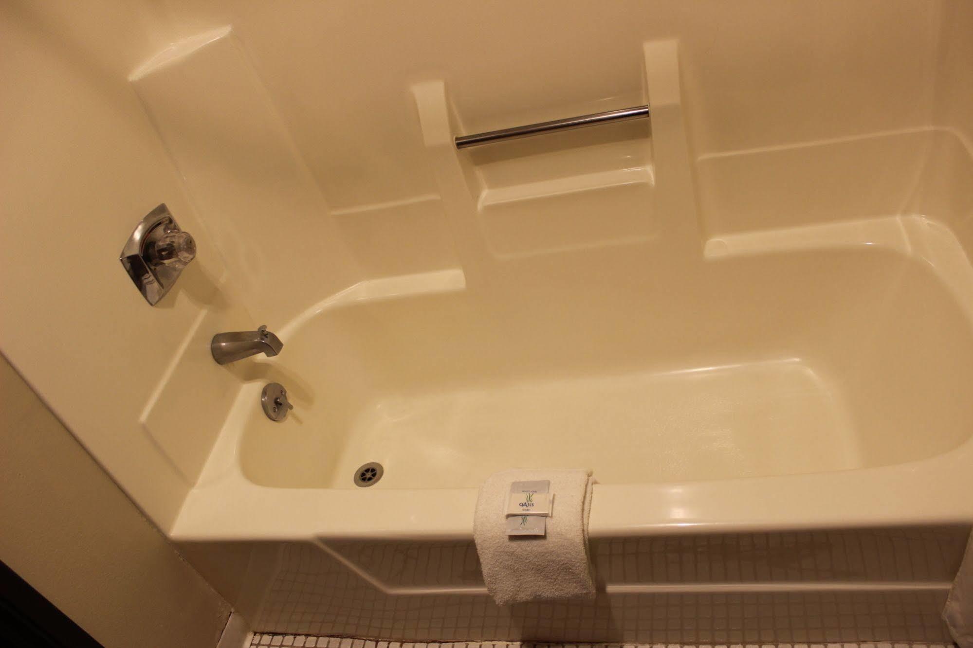 Woodland Inn & Suites Medford Экстерьер фото
